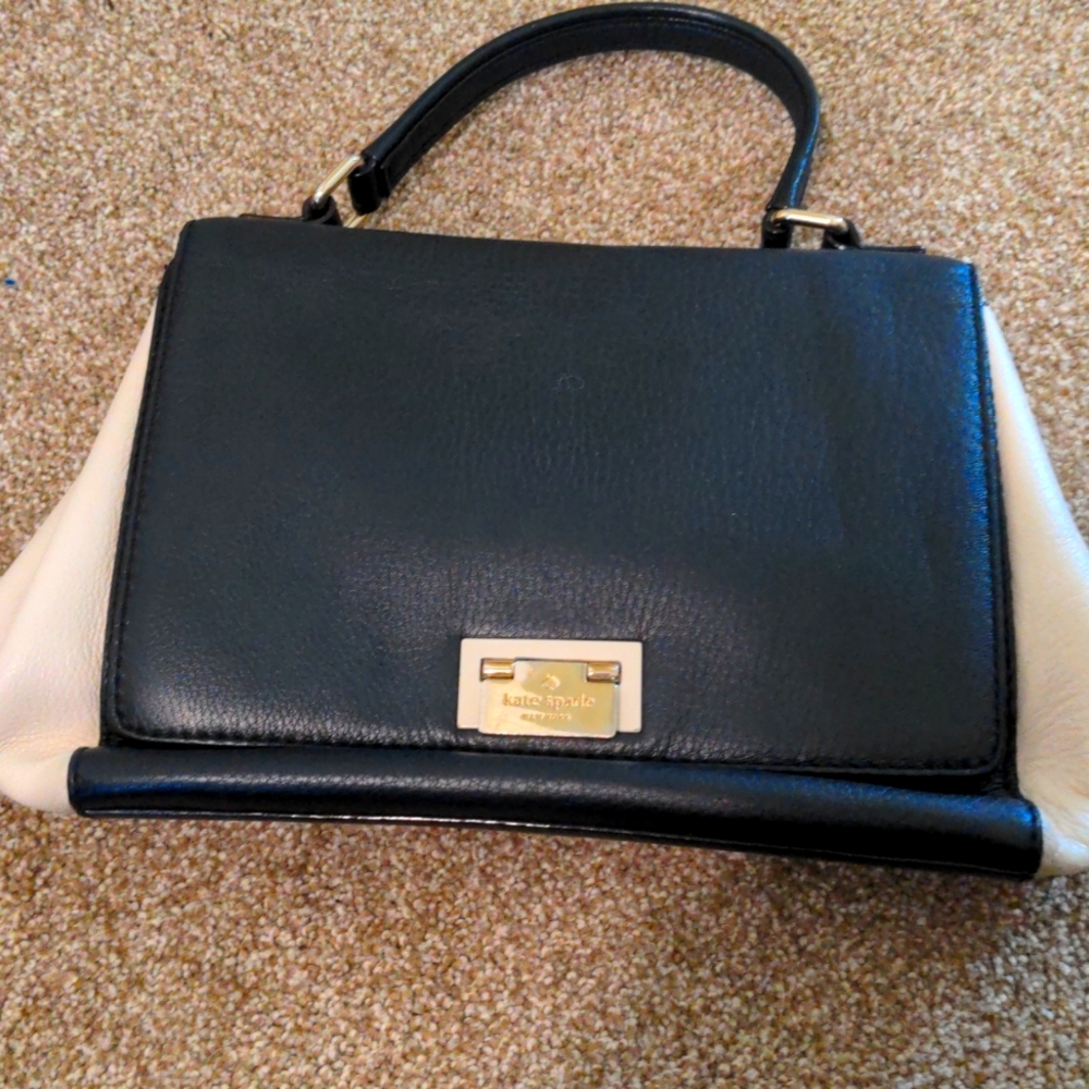 Kate Spade Classic ivory and black leather bag. Beautiful Bag At a Low Price.